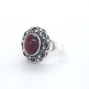 Klassieke Zilveren Ring met Roos geslepen Granaat Vintage Look